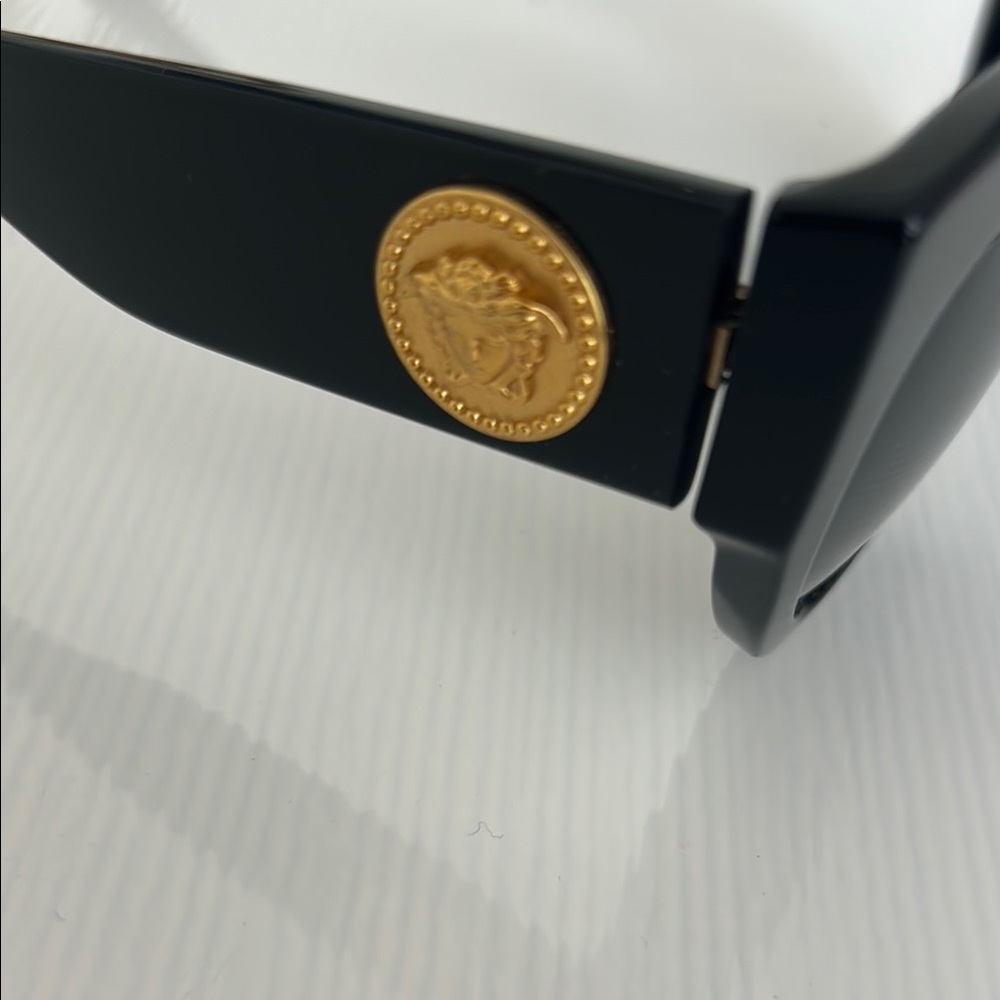 Authentic Versace Black medallion sunglasses - Picture 8 of 14